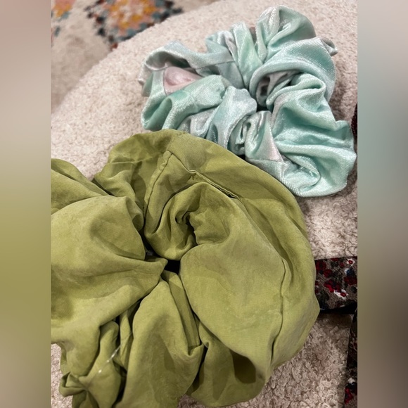 Free People Scrunchie Bundle - Picture 2 of 5